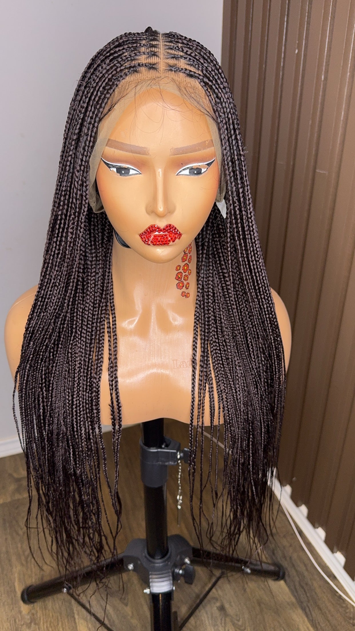 22 inches brown knotless braids