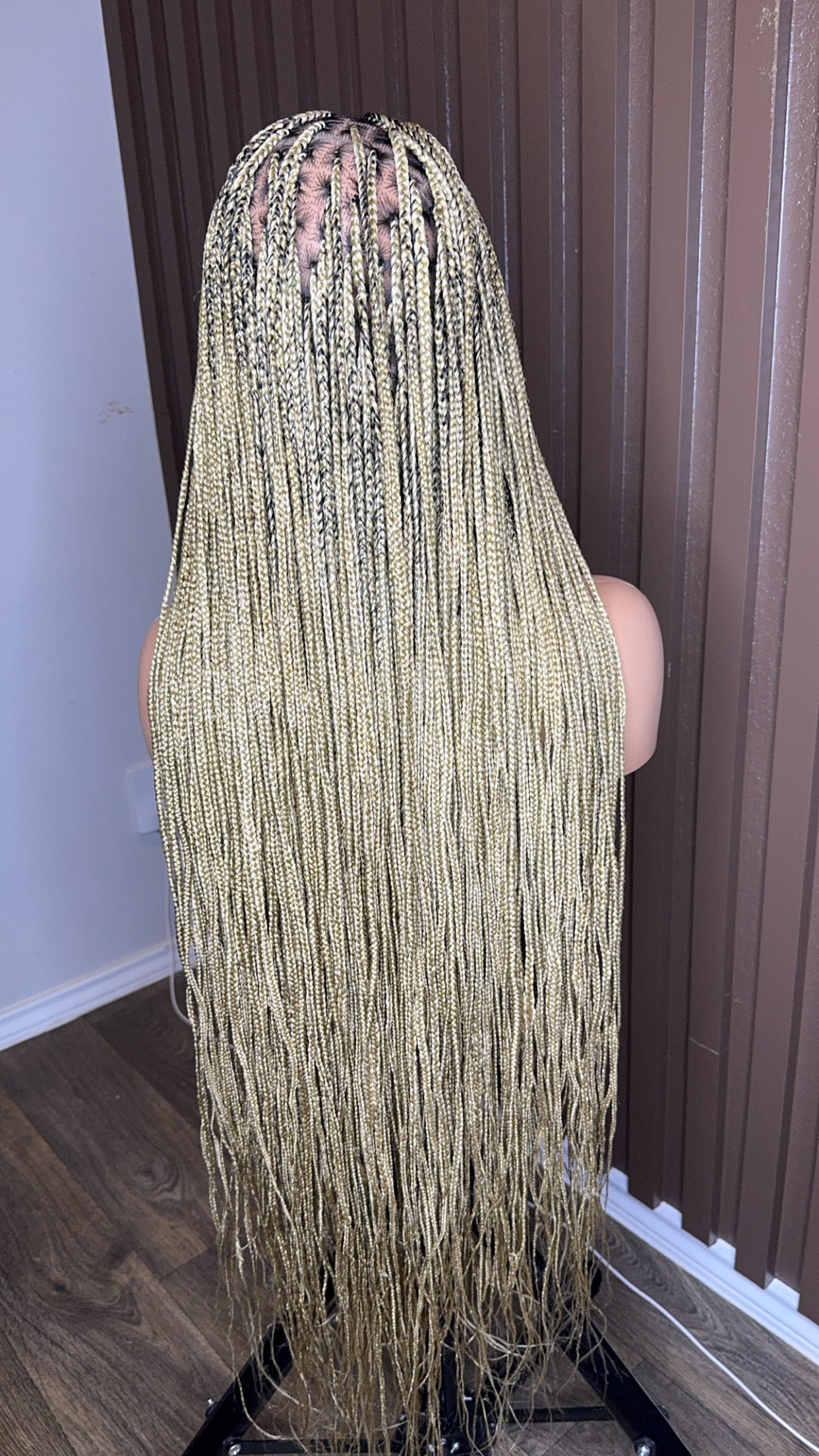 Darkroot honey blonde